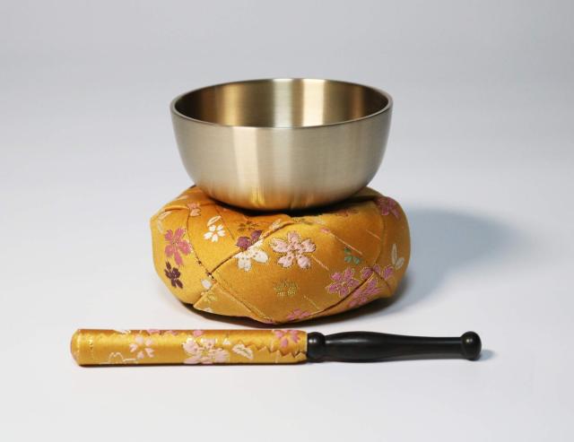 京仏壇いせむら おりんセット さくら柄 日本製 おりん・布団・リン棒のセットです (２寸３分 金)の通販は