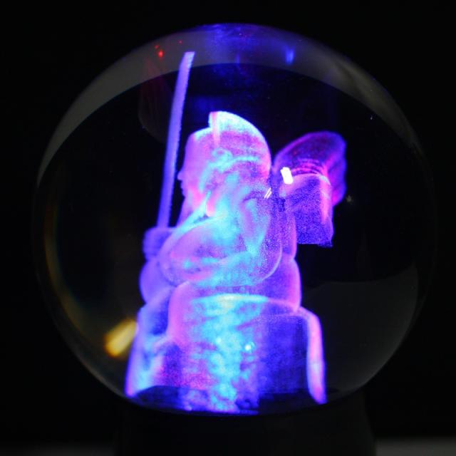天然石 彫刻置物 丸玉 人工水晶 約90mm レーザー彫刻 レインボー台付き 恵比寿 パワーストーンの通販はau Pay マーケット 石流通センター