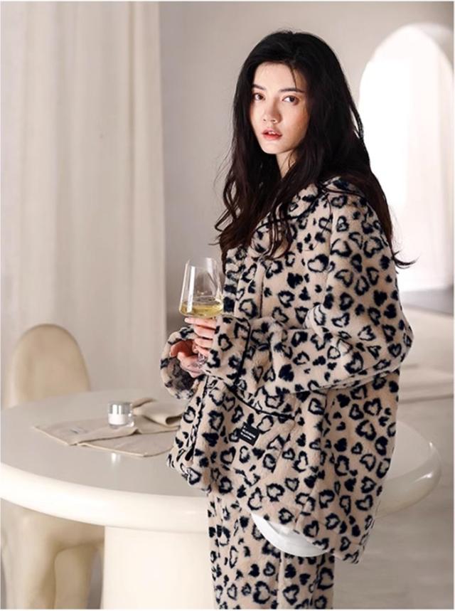 ルームウェア レディース ヒョウ柄 セクシー もこもこ 上下セット パジャマ ナイトウェア  長袖 部屋着 秋 冬 セットアップ おうち時間 ロングパンツ 韓国ファッション 大人 ポケット付き ゆったり  ズボン付き_1