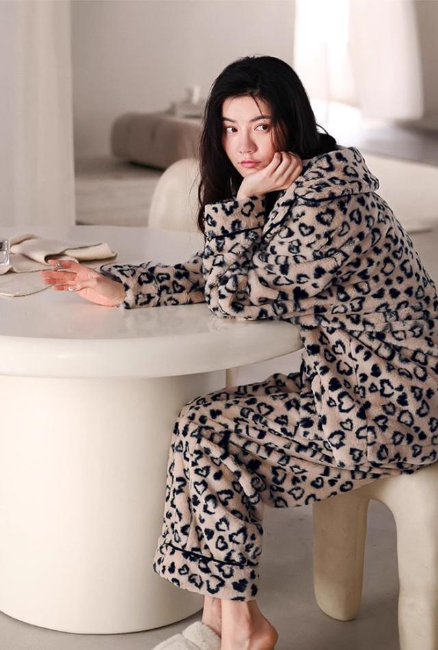 ルームウェア レディース ヒョウ柄 セクシー もこもこ 上下セット パジャマ ナイトウェア  長袖 部屋着 秋 冬 セットアップ おうち時間 ロングパンツ 韓国ファッション 大人 ポケット付き ゆったり  ズボン付き_4