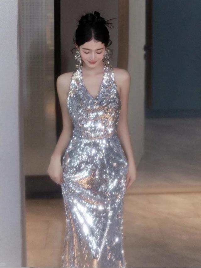 パーティードレス マーメイドドレス ロングドレス ピアノ 発表会 演奏会 キラキラ ホルターネック 背中開き ドレス イブニングドレス シルバー 二次会 花嫁 結婚式 ドレス 卒業式 謝恩会 披露宴 お呼ばれ パーティードレス マーメイドドレス ロングドレス ピアノ 発表会 演奏