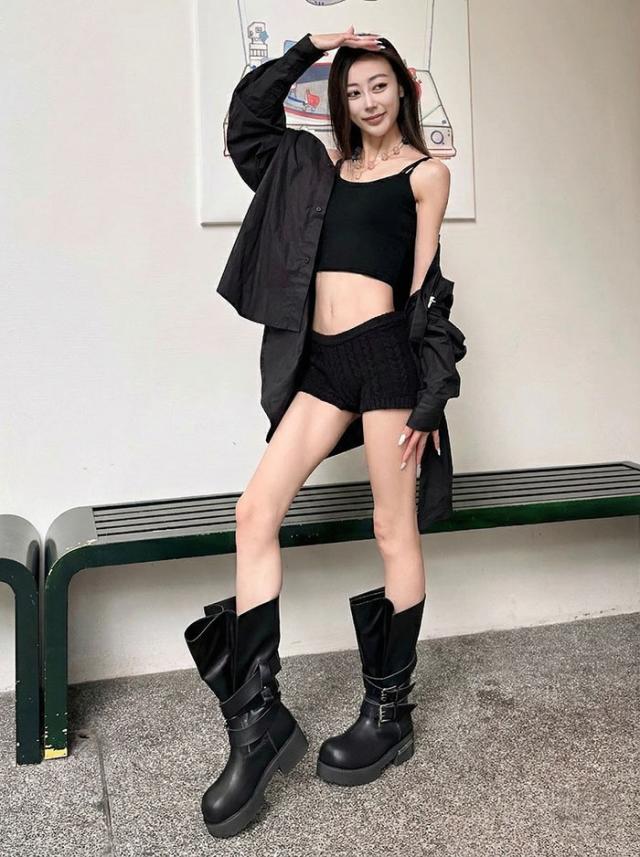 厚底 ブーツ レディース ロングブーツ ミドル丈 ベルト バックル エンジニアブーツ 黒 ブラック パンク ロック ゴシック 原宿系 厚底靴 美脚 脚長 盛れる 安定感 歩きやすい ストリート モード コスプレ ライブ フェス ダンス 衣装 靴 22.5cm 23cm 24cm 25cm_1