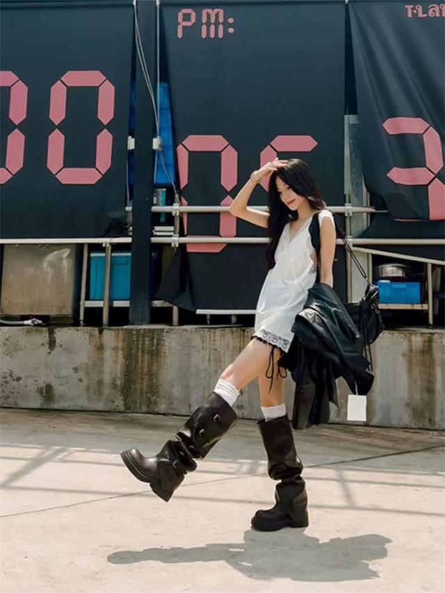 厚底 ブーツ レディース ロングブーツ くしゅくしゅ ミドル丈 ベルト バックル 黒 ブラック ブラウン パンク ロック ゴシック 原宿系 厚底靴 美脚 脚長 盛れる 安定感 歩きやすい カジュアル ストリート モード コスプレ ライブ フェス ダンス 衣装 靴 22.0-25cm