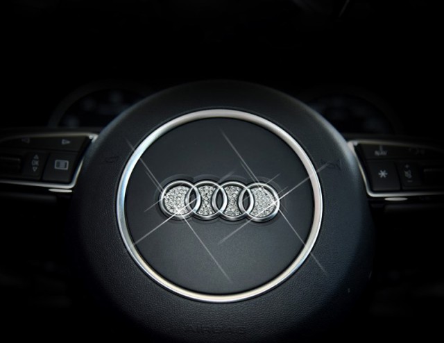 Audi ハンドル ステアリング エンブレム ロゴ アウディ Audi エンブレム クリスタル アクセサリー Ctr J26 1 2日発送 の通販はau Pay マーケット マインド ワン