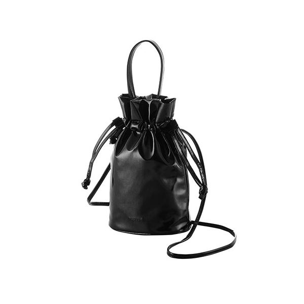 エレコム MAPOCHE スマホ汎用ショルダーポーチ 巾着型タイプ メタリックブラック P-MAP08BK |b04の通販は 5,459円