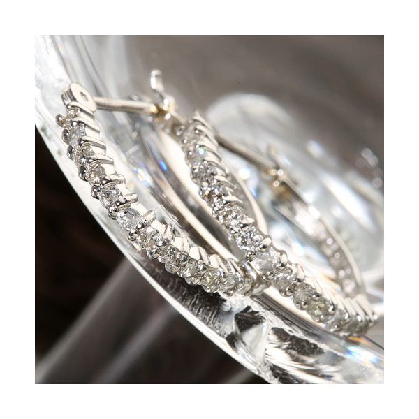 pt900 天然ダイヤモンド両耳プラチナピアス 0.15×2 計0.3ct ピアス 両耳 ダイヤモンド 計 0.3ct 4石 フラワー pt900 プラチナ le56