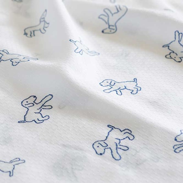 Dailylike（デイリーライク）用途多様 シルクのような風合いのレーヨン素材 掛布団（シングル）15ベドリントンテリア |b04の通販は