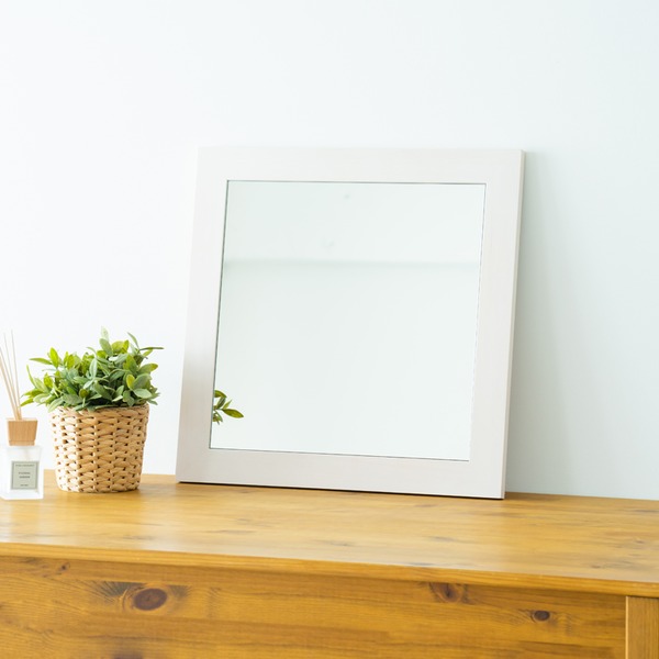 幅広枠正方形ウォールミラー(50)(ホワイト/白) 天然木 姿見鏡 ワイド 高級感 木製 飛散防止加工 壁掛け 北欧風 ヴィンテージ 韓国インテリア 玄関 トイレ 洗面 日本製 完成品 NK-31【メーカー直送】代引き・銀行振込前払い不可・同梱不可の通販は 8,946円