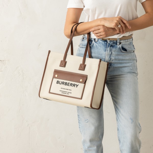 バーバリー トートバッグ スモール フレヤトート ベージュ ブラウン レディース BURBERRY 8044138 A1395 A4対応