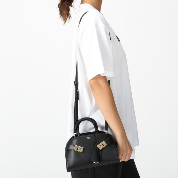 フェラガモ ハンドバッグ ショルダーバッグ ハグ XSサイズ ブラック レディース Salvatore Ferragamo 215975 0768853
