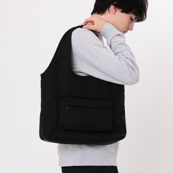 モンクレール トートバッグ ピアリック ブラック メンズ MONCLER 5D00001 M4162 999 PIERRICK TOTE BAG BLACK A4対応の通販は