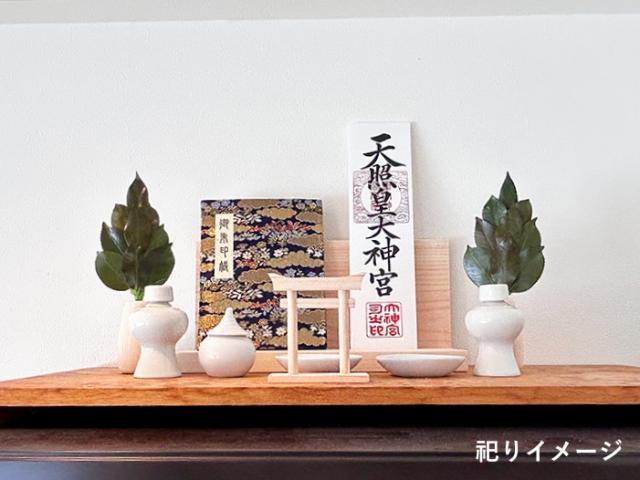 ミニS榊 丸榊立て 鳥居付き神棚大セット 日本製 水やりいらず 長持ち 長期保存可能 綺麗 特殊加工 ST-037