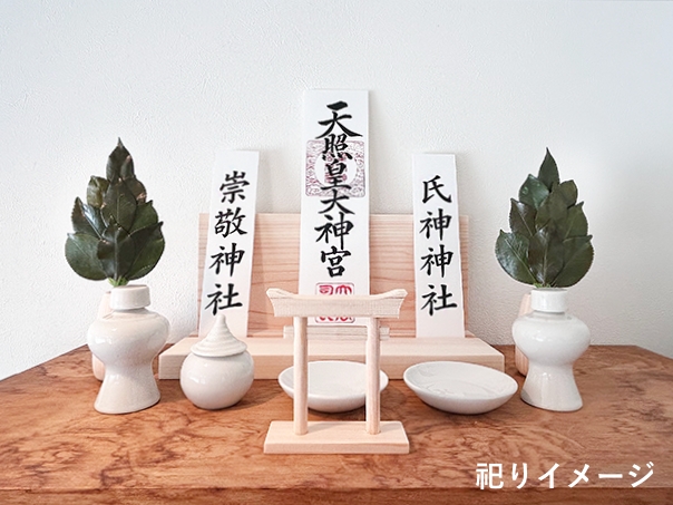 ミニS榊 丸榊立て 鳥居付き神棚大セット 日本製 水やりいらず 長持ち 長期保存可能 綺麗 特殊加工 ST-037