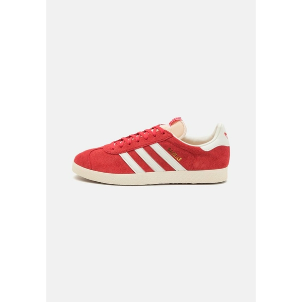 アディダスオリジナルス レディース スニーカー シューズ GAZELLE - Trainers - glory red/off white/cream white glory red/off white/cの通販は