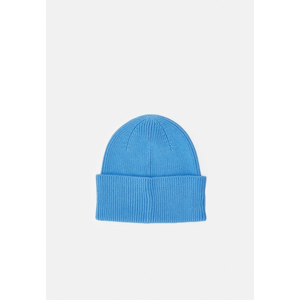 beanie light blue