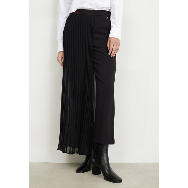 ツインセット レディース カジュアルパンツ ボトムス Pantalone Nero