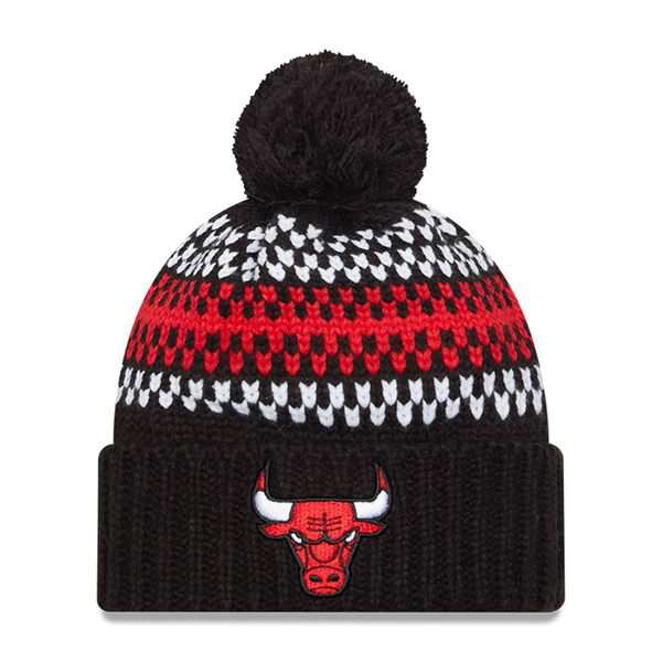 ニューエラ レディース 帽子 アクセサリー Chicago Bulls New Era Women's Lift Pass Cozy Cuffed Knit Hat with Pom Blackの通販は