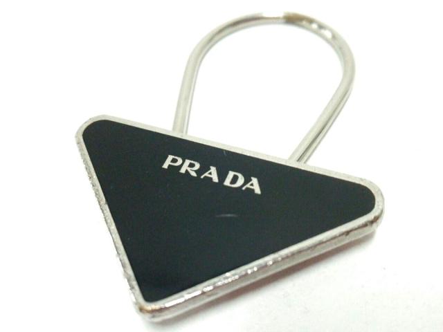 プラダ Prada キーホルダー チャーム レディース M713 黒 シルバー 三角プレート 金属素材 中古 0315の通販はau Pay マーケット ブランディア Au Pay マーケット店
