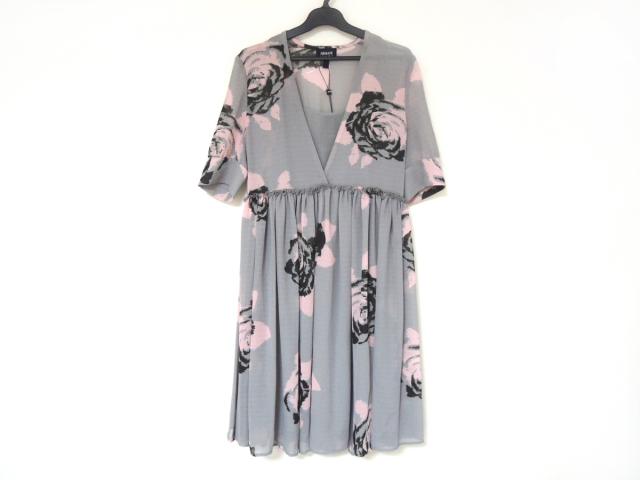 アルマーニジーンズ Armanijeans ワンピース サイズ36 S レディース 新品同様 グレー ピンク 黒 花柄 中古 0607の通販はau Pay マーケット ブランディア Au Pay マーケット店