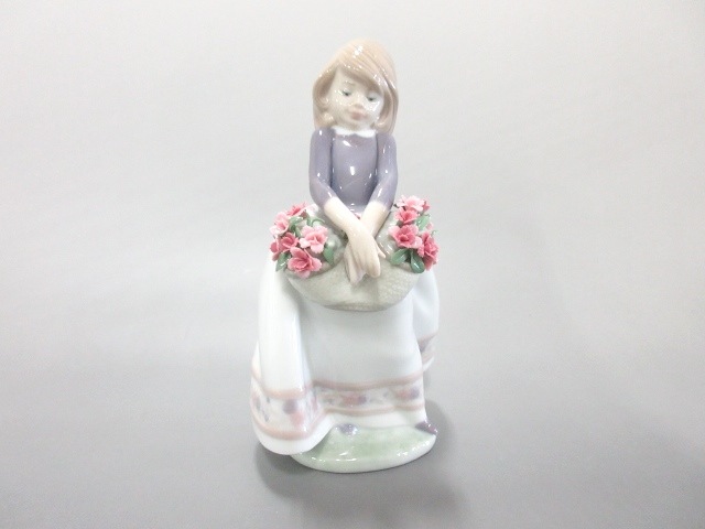 リヤドロ Lladro 小物 レディース ベージュ パープル マルチ 置物 少女 花 陶器 中古 0721の通販はau Pay マーケット ブランディア Au Pay マーケット店