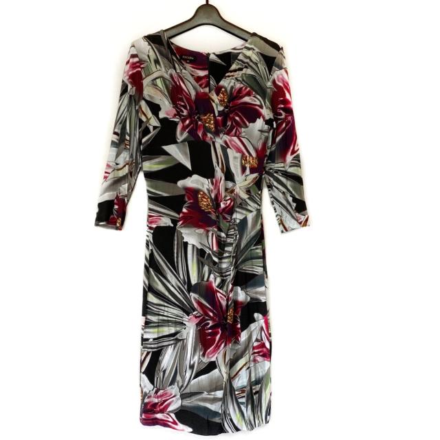 エスカーダ Escada ワンピース サイズ36 M レディース レッド 黒 マルチ Vネック 七分袖 ひざ丈 中古 の通販はau Pay マーケット ブランディア Au Pay マーケット店