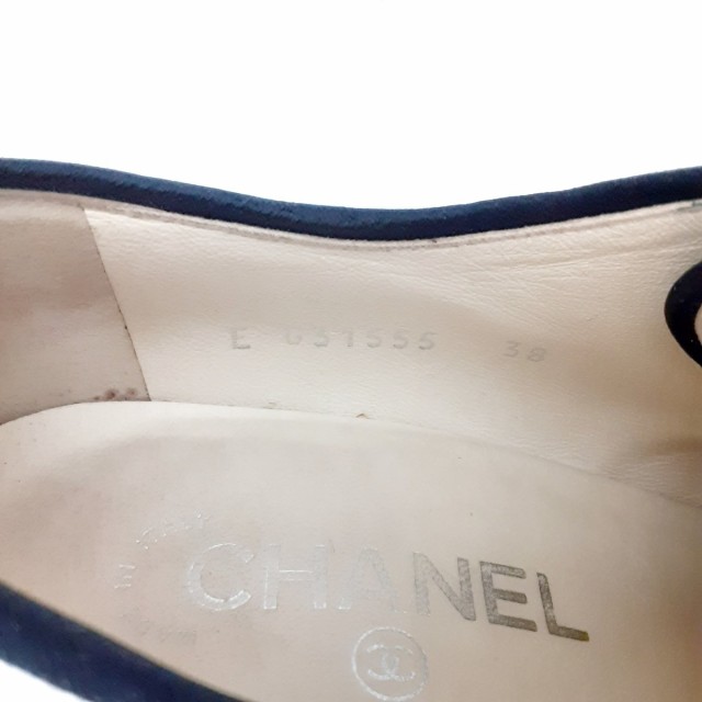 外箱に梱包材を巻いての発送とCHANEL(シャネル) ウエッジソール　レザー　パンプス　38(24センチ)