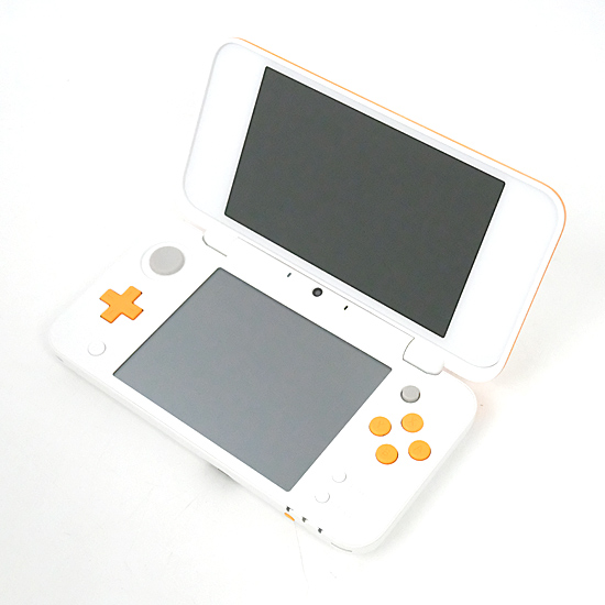 【１日とひょうろく玉の日は尖んがり３倍！！】【中古】貨物輸送無料 任天堂 Newニンテンドー2DS LL 白いこと×オレンジ色 元箱あり