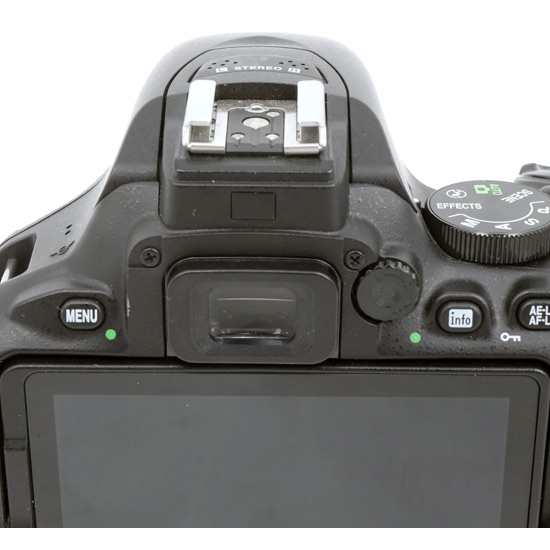 Nikon - Nikon　デジタル一眼レフカメラ D5600 18-55 VR レンズキット　アイカップなし ニコン デジタル一眼 Nikon D5600 AF-P 18-55 VR レンズキット