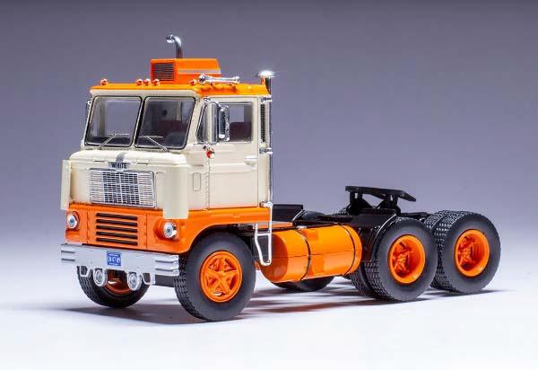 イクソ 1/43 ホワイト 7400 1960 ベージュ【TR188】ミニカー  返品種別Bの通販は