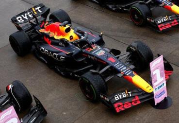 スパーク 1/18 Oracle Red Bull Racing RB18 No.1 Winner