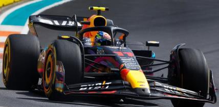 スパーク 1/18 Oracle Red Bull Racing RB19 No.11 Oracle Red Bull Racing 2nd Miami GP 2023【18S896】ミニカー 返品種別B