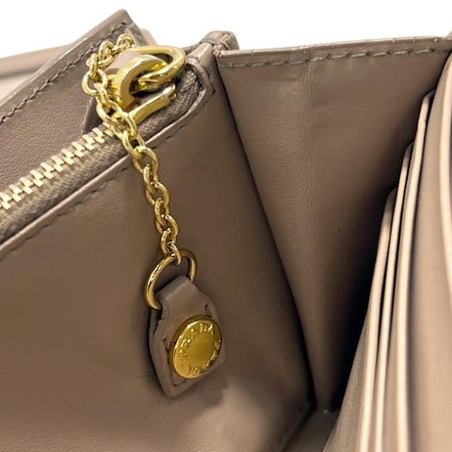 プラダ 二つ折り 長財布 ベージュ 1MH132 財布 美品 レザー 中古 181