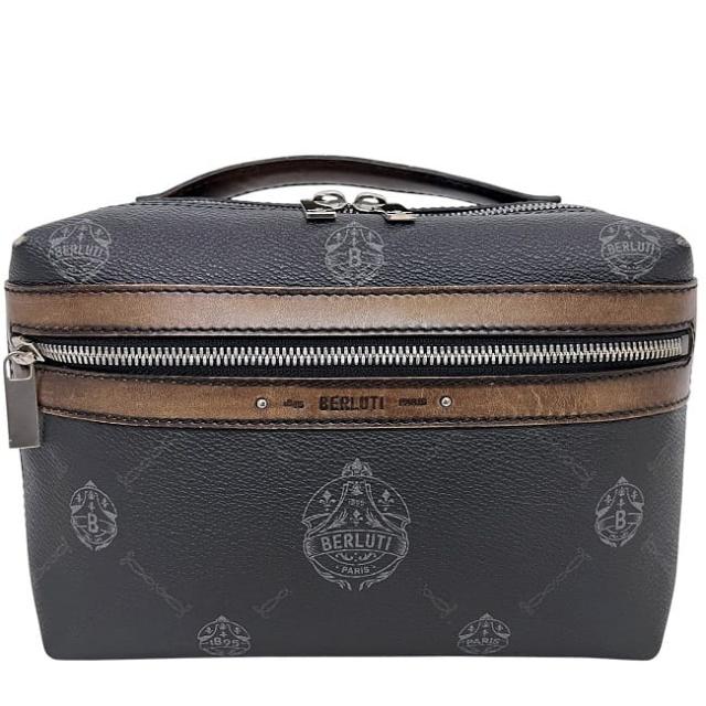 ベルルッティ ポーチ ヴィレ ネイビー ブラウン 美品 コーティングキャンバス パティーヌレザー 中古 Q0230 BERLUTI クラッチバッグ セカンドバッグ ファスナー バニティ ハンドル 紺色 茶色 メンズ 男性 定番 人気 ロゴ ベルルッティ ポーチ ヴィレ ネイビー ブラウン 美品 コーティング