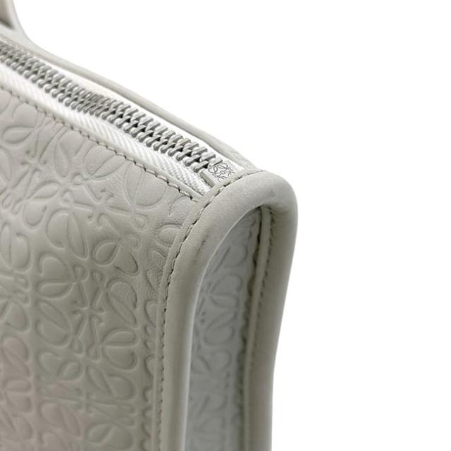 ロエベ ビジネスバッグ ホワイト リピートアナグラム 358.23.L18 美品 レザー 中古 051412 LOEWE エンボスロゴ 白 総柄 書類バッグ ファスナー アナグラム ロゴ メンズ 男性 定番 人気 シンプル ブリーフケース