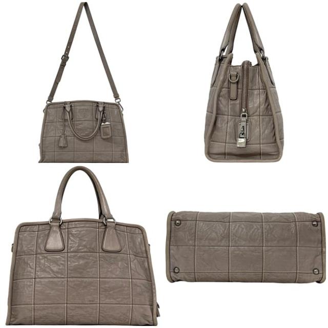 プラダ 2way バッグ グレー BN2217 美品 ナッパ レザー 中古 180 PRADA トートバッグ クロスボディ ショルダーバッグ ファスナー ステッチ 鍵付き ヴィンテージ レディース 女性 定番 人気 肩掛け ハンドバッグ
