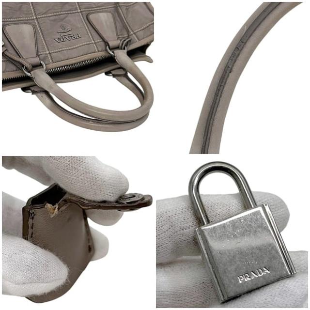 プラダ 2way バッグ グレー BN2217 美品 ナッパ レザー 中古 180 PRADA トートバッグ クロスボディ ショルダーバッグ ファスナー ステッチ 鍵付き ヴィンテージ レディース 女性 定番 人気 肩掛け ハンドバッグ