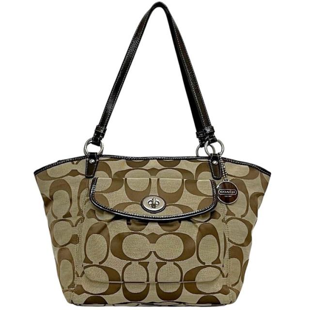 コーチ トートバッグ ベージュ ブラウン シグネチャー F15189 美品 キャンバス レザー 中古 COACH ロゴ 総柄 チャーム付 レディース 女性 定番 人気 茶色 肩掛け 大容量 ファスナー キャンバスバッグ ヴィンテージ