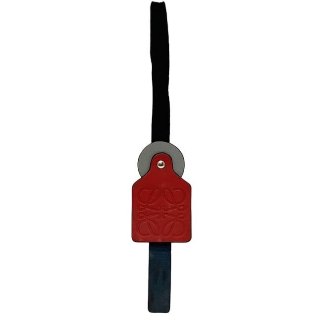 ロエベ バッグチャーム レッド ネイビー アナグラム ロゴタグ レザー キャンバス 中古 LOEWE 赤 紺色 ロゴ 刻印 シンプル レア レザータグ チャーム メンズ レディース 男女兼用 定番 人気 アクセサリー 革 タグ ロゴ刻印