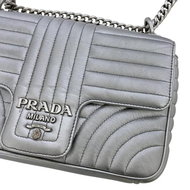 プラダ チェーンショルダー バッグ シルバー ダイアグラム 1BD108 美品 レザー 中古 7/6 PRADA クロスボディ 肩掛け フラップ キルティング ステッチ ロゴ金具 銀 メタリック シンプル シルバー金具 レディース 定番_8