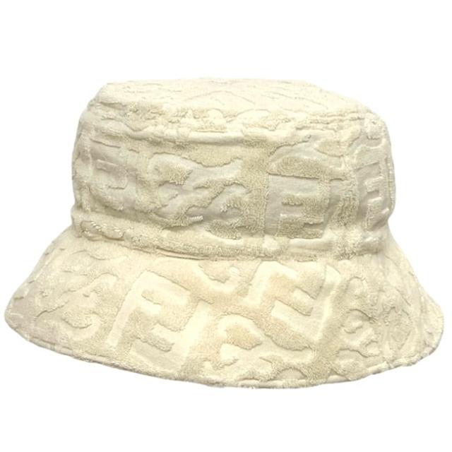 フェンディ バケットハット ホワイト ズッカ FXQ801 65050030 美品 クリーニング済み パイル地 中古 FENDI Ｌサイズ 白 FF 帽子 バケハ アパレル ロゴ 総柄 メンズ レディース 男女兼用 57cm 定番 人気