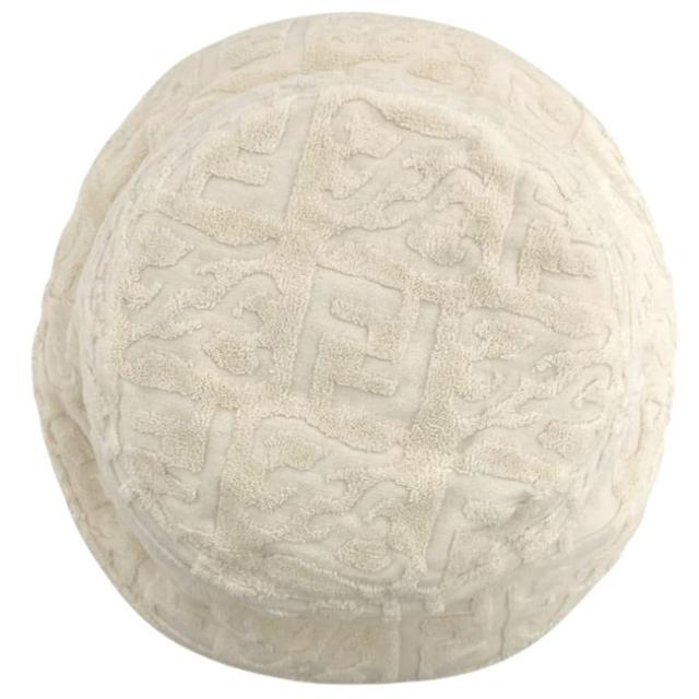 フェンディ バケットハット ホワイト ズッカ FXQ801 65050030 美品 クリーニング済み パイル地 中古 FENDI Ｌサイズ 白 FF 帽子 バケハ アパレル ロゴ 総柄 メンズ レディース 男女兼用 57cm 定番 人気