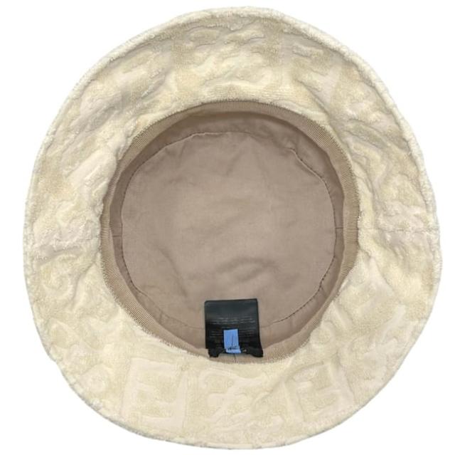 フェンディ バケットハット ホワイト ズッカ FXQ801 65050030 美品 クリーニング済み パイル地 中古 FENDI Ｌサイズ 白 FF 帽子 バケハ アパレル ロゴ 総柄 メンズ レディース 男女兼用 57cm 定番 人気