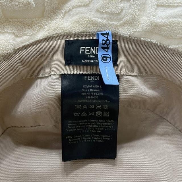 フェンディ バケットハット ホワイト ズッカ FXQ801 65050030 美品 クリーニング済み パイル地 中古 FENDI Ｌサイズ 白 FF 帽子 バケハ アパレル ロゴ 総柄 メンズ レディース 男女兼用 57cm 定番 人気