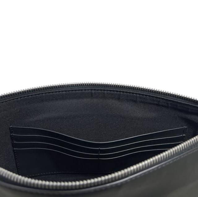 フェンディ クラッチペダル御徒面子 黒いこと 黒 バッグバグズ 7VA433 A72K 198 0189 美品 異類異形 なめし革 中古