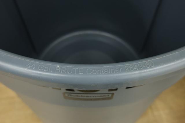 送料無料】美品 BRUTE ブルートユーティリティコンテナ 2643-60