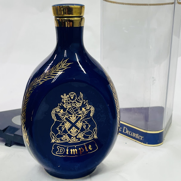 【未成年の飲酒は法律で禁じられています】ディンプル　青陶器デキャンター　アクリルケース付き　液漏れ　750ml43度　スコッチウイスキー_2