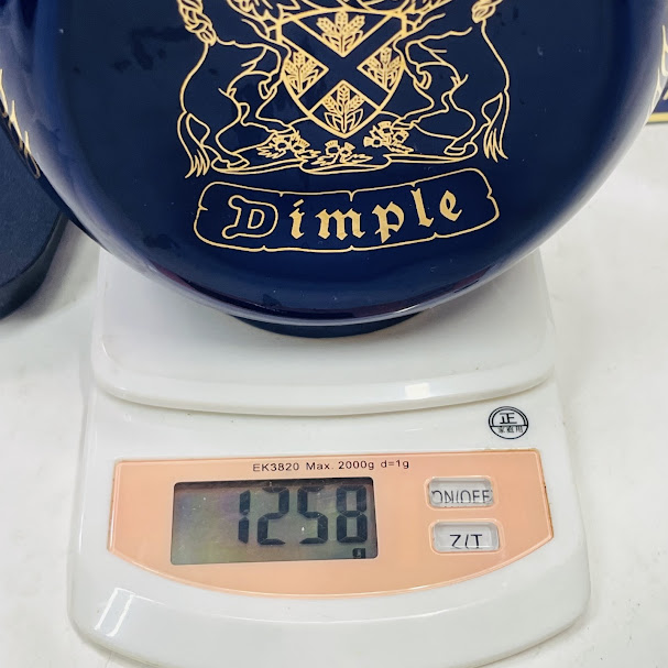 【未成年の飲酒は法律で禁じられています】ディンプル　青陶器デキャンター　アクリルケース付き　液漏れ　750ml43度　スコッチウイスキー_4