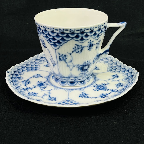 【中古】※ジャンク【手当て】ロイヤルコペンハーゲン ブルーフルーテッド 盛りだくさんスピード競技 珈琲 優勝杯&平円盤 140ml 1017226【貨物輸送無料】