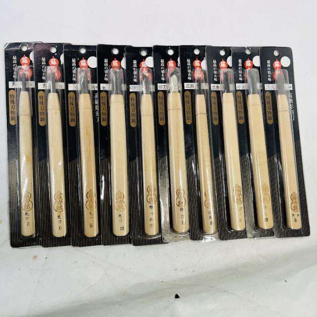【中古】彫刻刀 高級 特殊刃物鋼 藤吉郎　10本セット　丸刀3・6・9・12ミリ　印刀左9ミリ　印刀12ミリ　三角3・6ミリ　平丸12ミリ　浅丸9ミリ