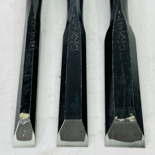 【未使用】すみ焼 登録 つつい 鑿 ノミ 3本セット 3分 4分 5分 在銘 ニスコーティング 小錆 筒井 炭焼入れ_1
